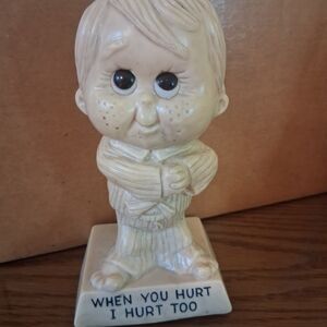 Cream Sculpture Art with Sentimental Touch